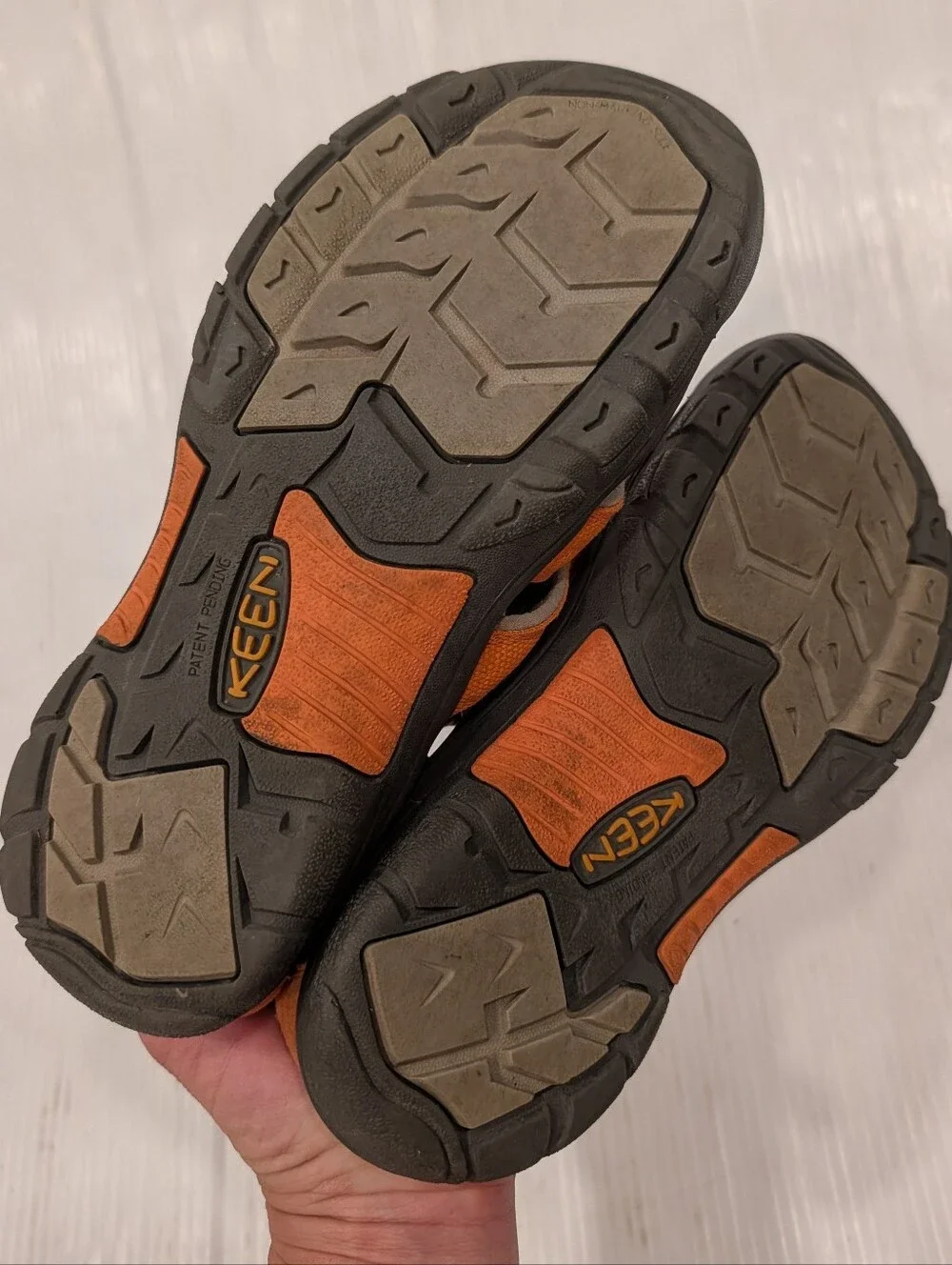 KEEN Newport Big Kids Closed Toe Orange Outdoor Sandals Water Shoes Size 5 Youth